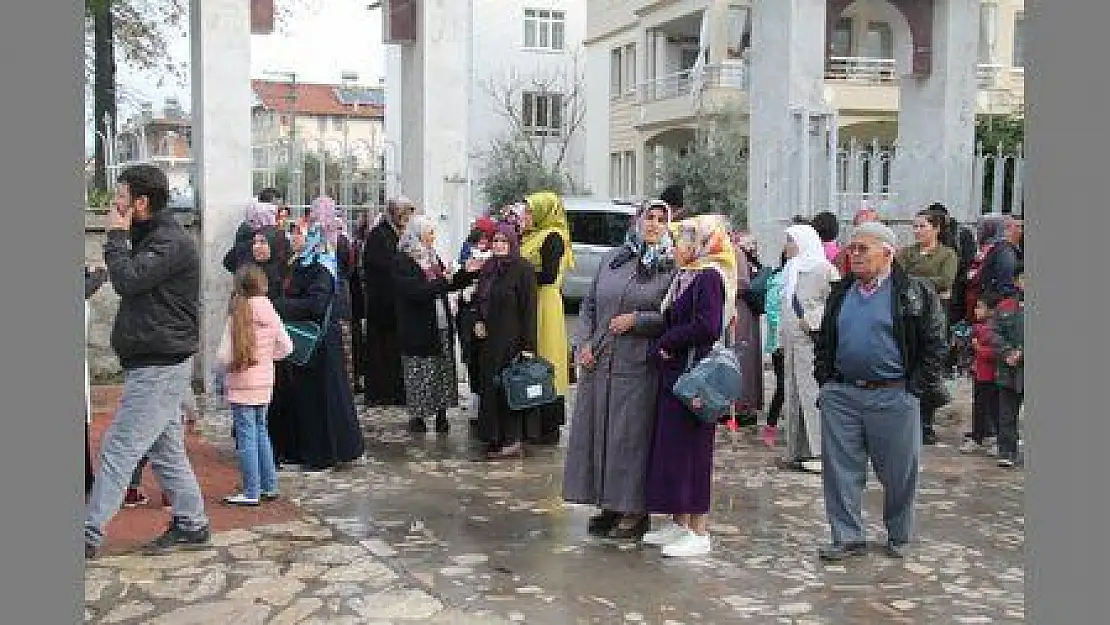 UMRE YOLCULARI DUALARLA UĞURLANDI