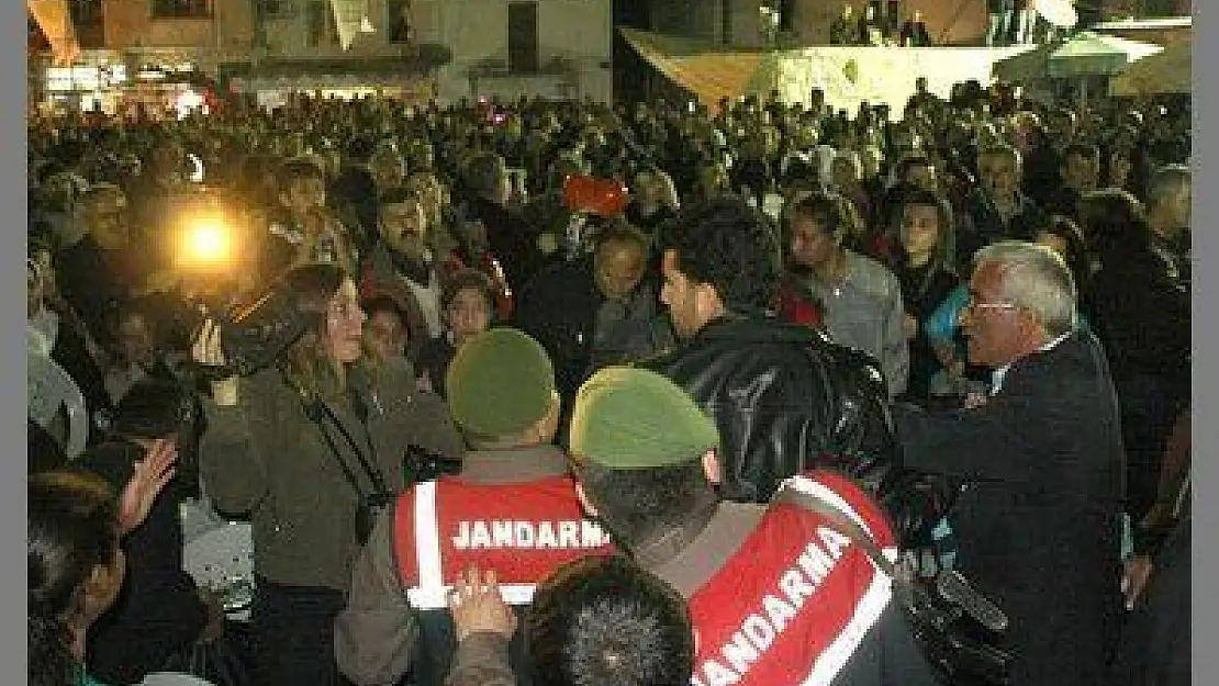 KONSERDE KAVGA ÇIKARAN CHP'LİLER, BASINA DA SALDIRDI