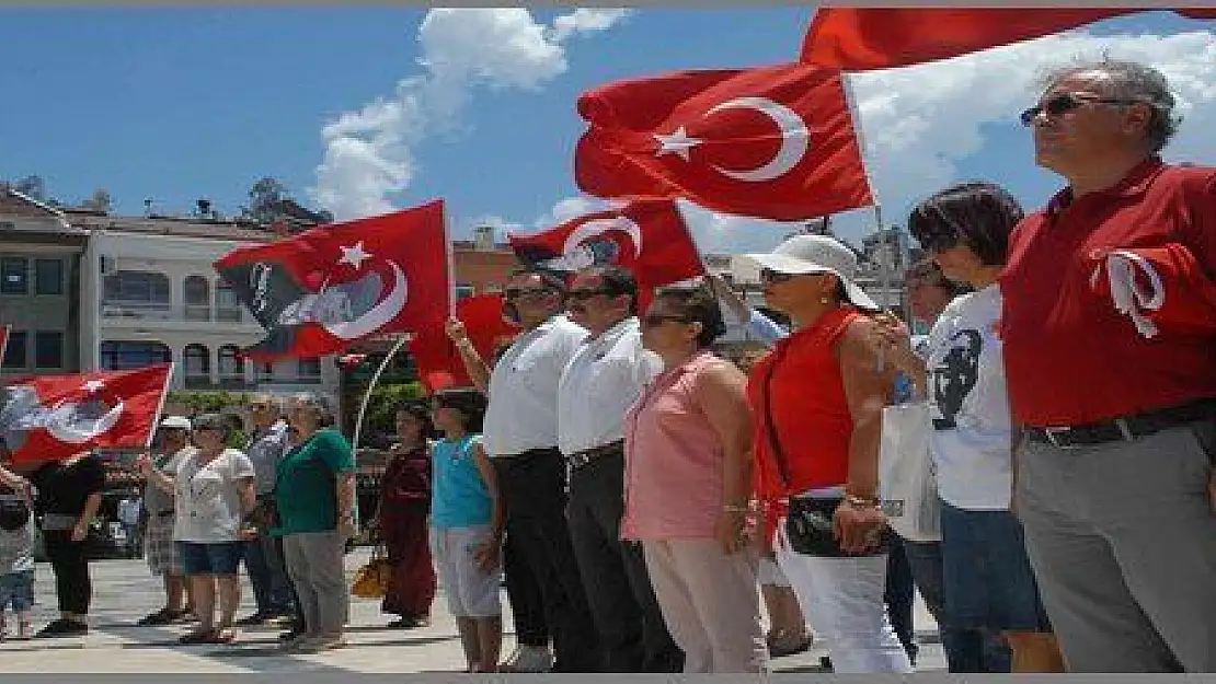 BAYRAĞIMIZA SAHİP ÇIKTILAR