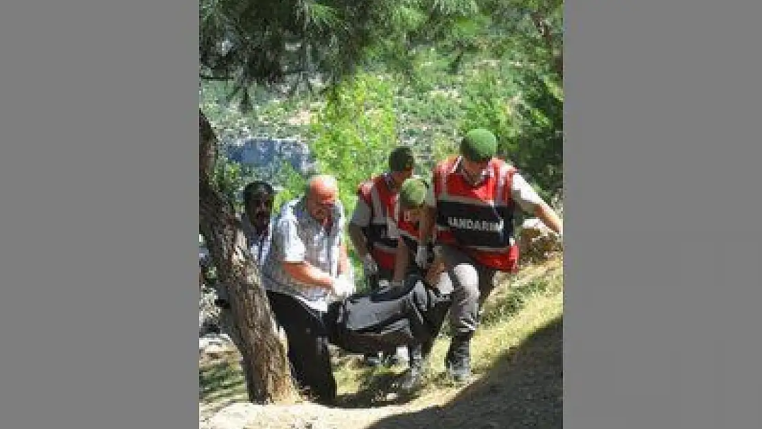 AV TÜFEĞİ İLE YARALADIKLARI KAMYONCUYU, BIÇAKLAYIP, DÖVEREK ÖLDÜRDÜLER