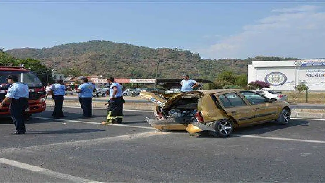 Yoldan çıkan otomobil galerideki araçlara çarptı 1 yaralı