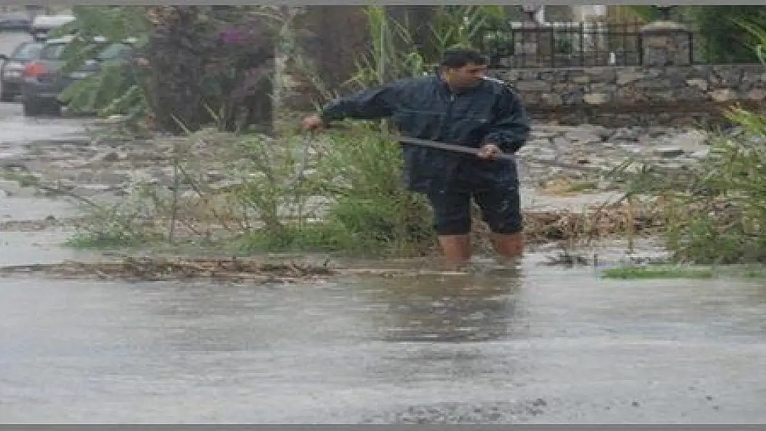 METEOROLOJİ SEL UYARISI YAPTI