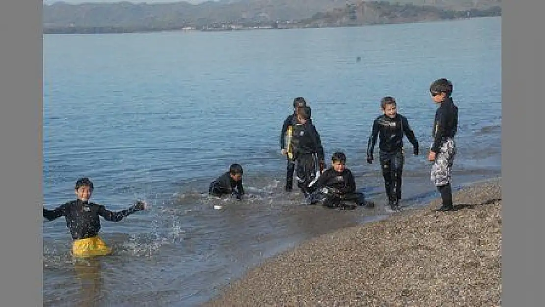 Güneşli hava halkı sokağa döktü