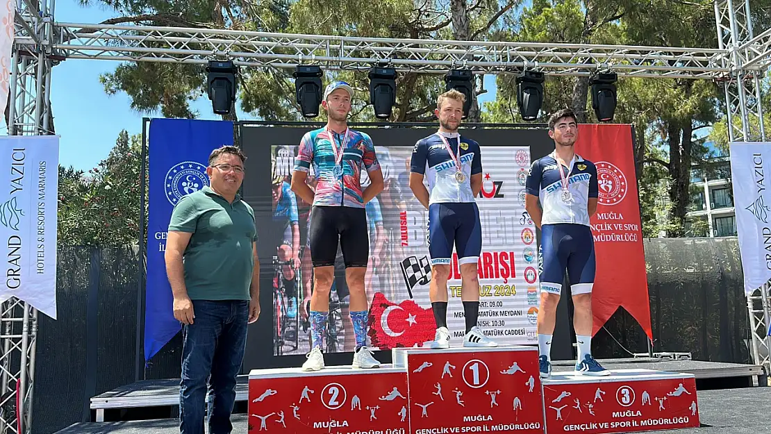 15 Temmuz Şehitleri İçin 62 Kilometre Pedal Çevirdiler