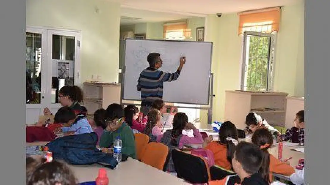 Resim ve Karikatür Kursu'na yoğun ilgi