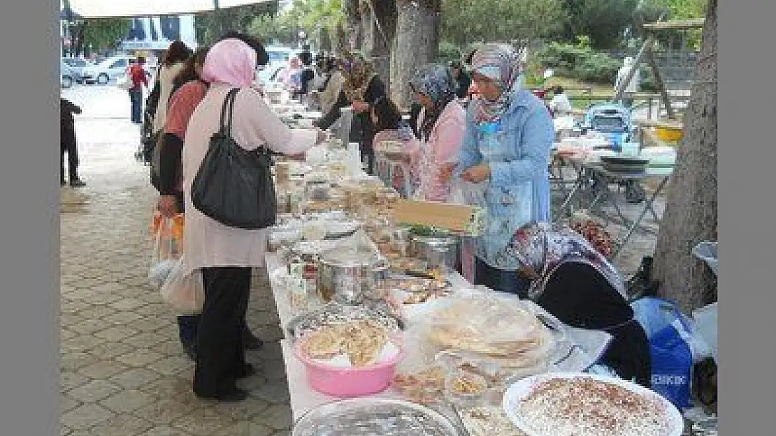 FETHİYE'DEKİ HANIMLARIN KERMESİNE YOĞUN İLGİ OLDU