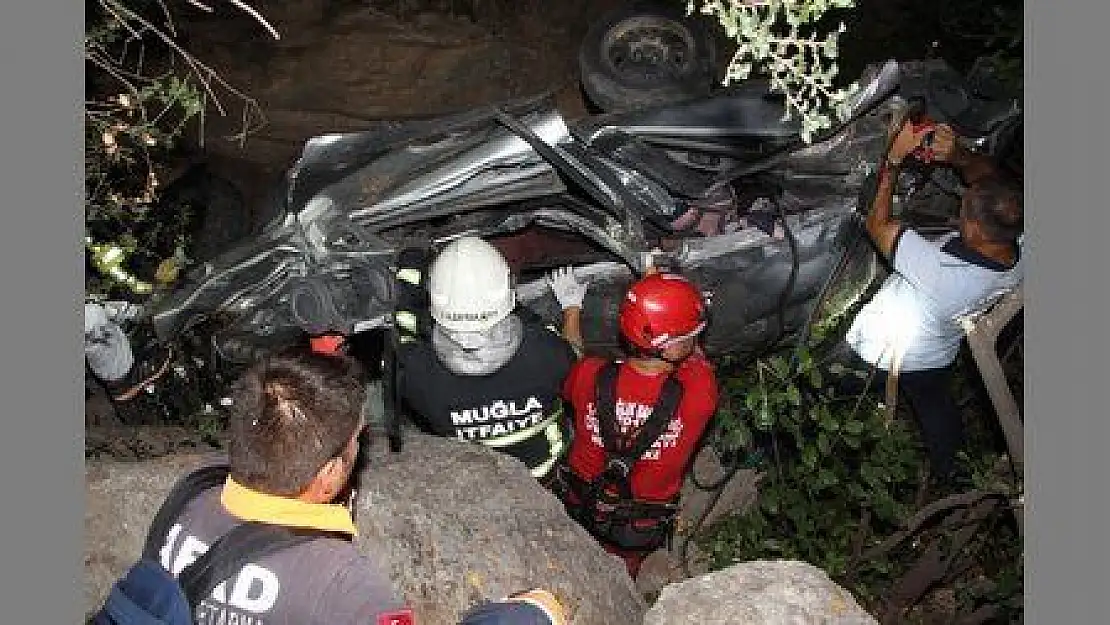 Fethiye'de otomobil dere yatağına uçtu