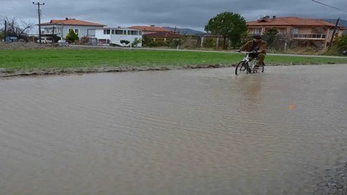 ORTACA'DA ŞİDDETLİ YAĞIŞ HAYATI OLUMSUZ ETKİLEDİ...