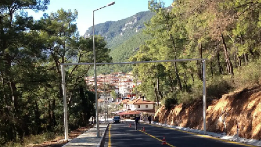 AKYAKA YOLU TRAFİĞE AÇILDI...