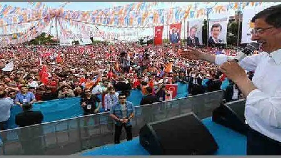 AHMET DAVUTOĞLU 'BAŞ VERİR, BAŞ EĞMEYİZ' DEDİ