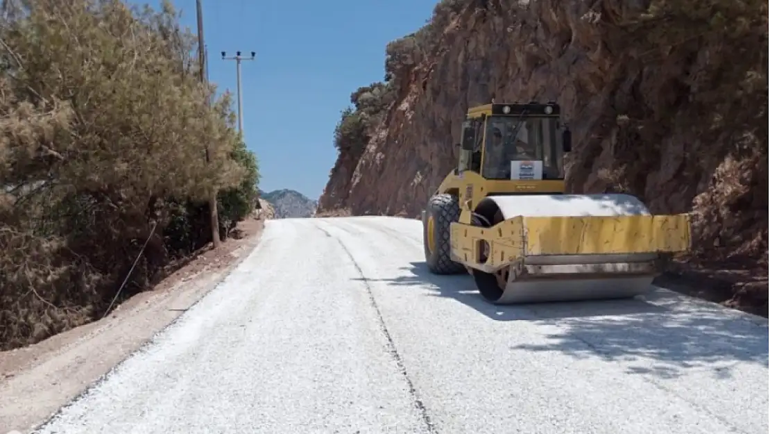 17.584 metre sathi kaplama asfalt yol çalışması yapıldı