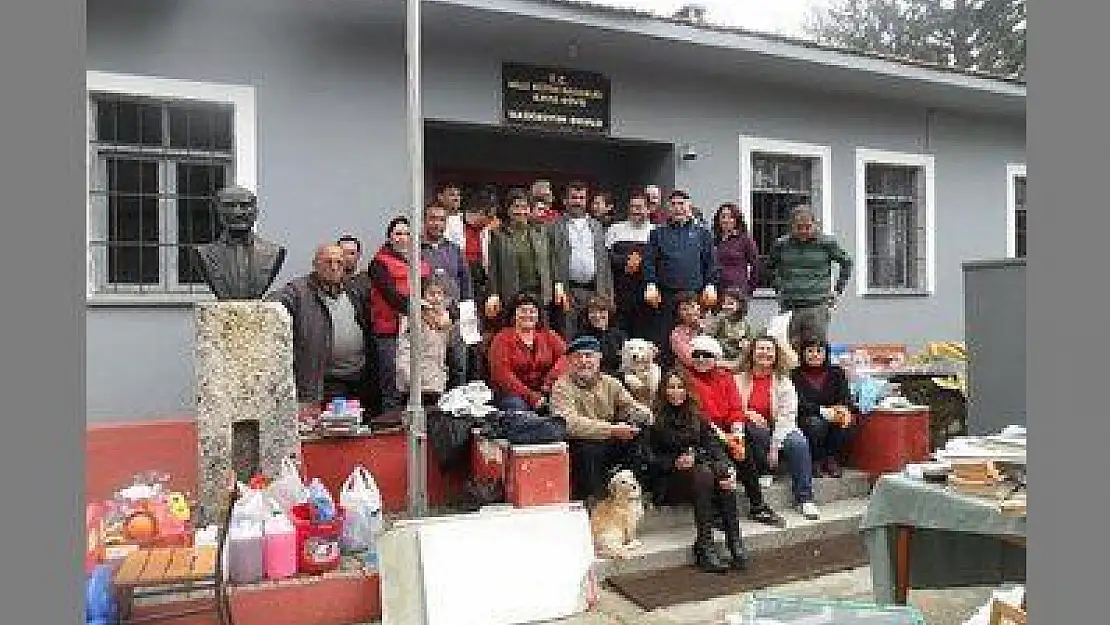 KAYAKÖY İLKÖĞRETİM OKULU'NU GÖNÜLLÜLER TEMİZLEDİ