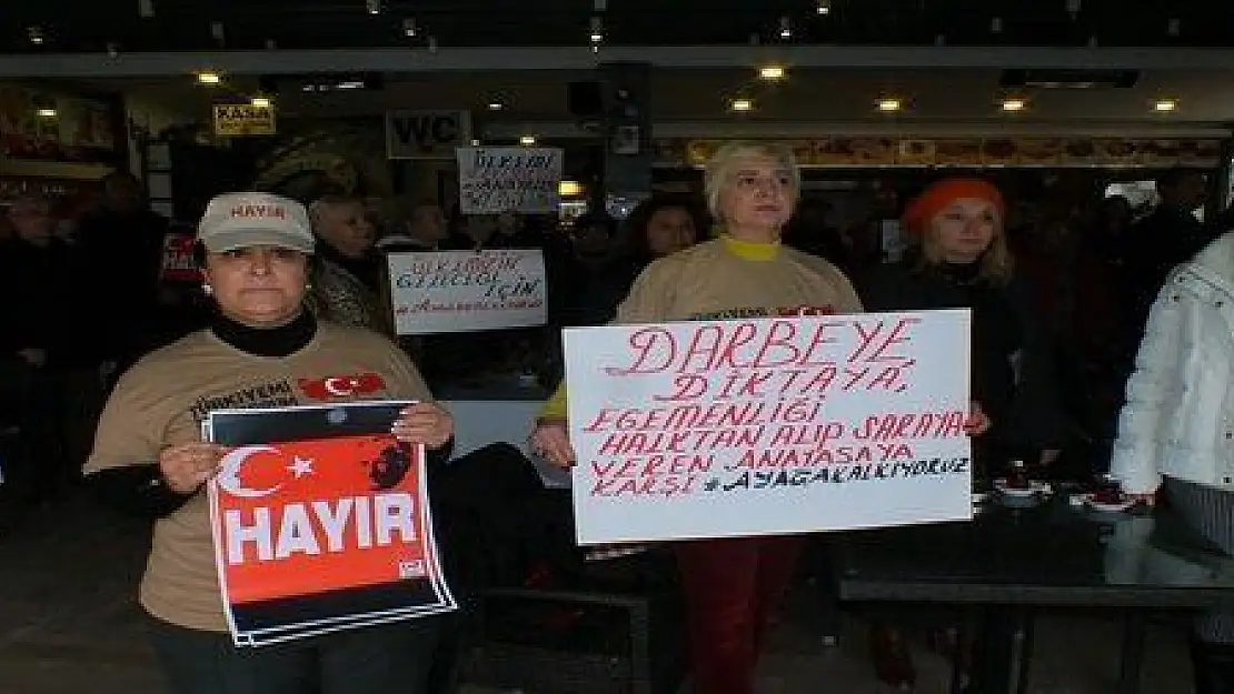 MARMARİS'TE 'TÜRKİYE İÇİN 1 DAKİKA AYAĞA KALK' EYLEMİ...