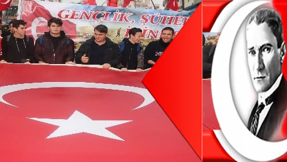 Marmaris'te binlerce öğrenci yağışa aldırmadan şehitler için yürüdü