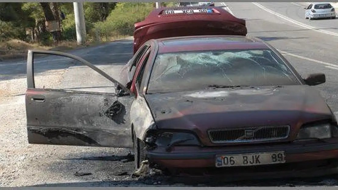 OTOMOBİLDEKİ YANGINI İTFAİYE SÖNDÜRDÜ