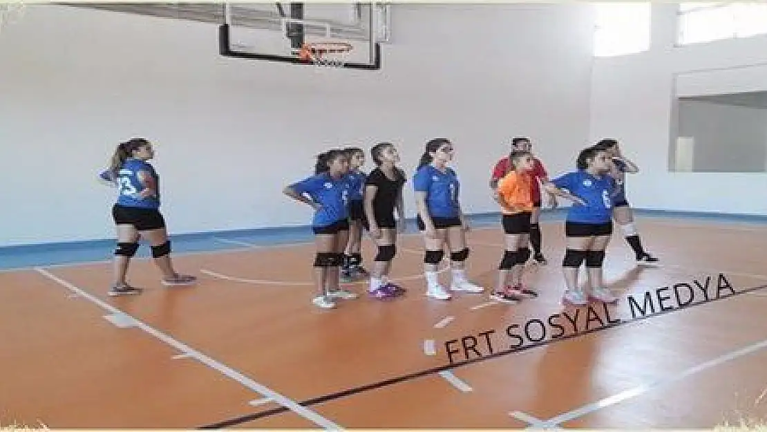 Milaslı bayan voleybolcular çalışmaya başladı