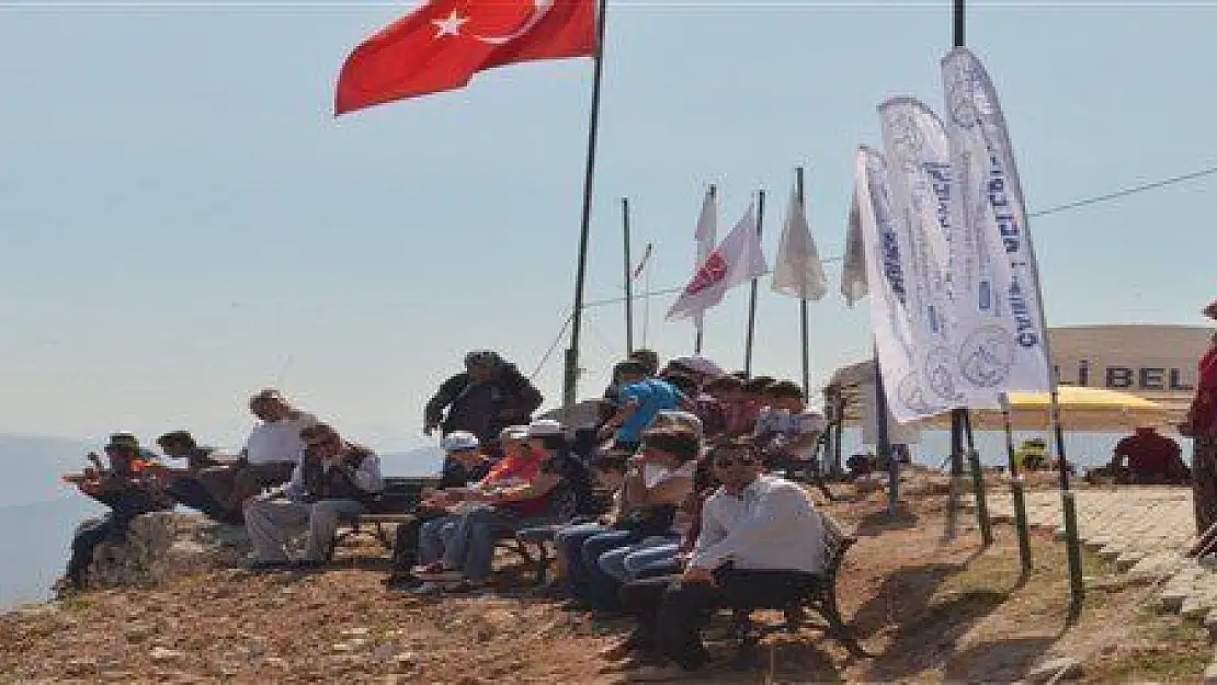 YAŞANAN YOĞUNLUK ESNAFIN YÜZÜNÜ GÜLDÜRDÜ