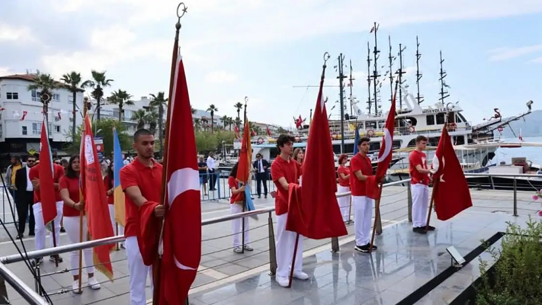 19 Mayıs kutlamaları çelenk sunma töreni ile başladı