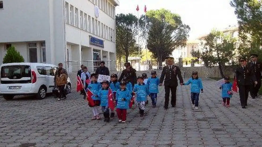 JANDARMA ÇOCUKLARI SİNEMA İLE TANIŞTIRDI...