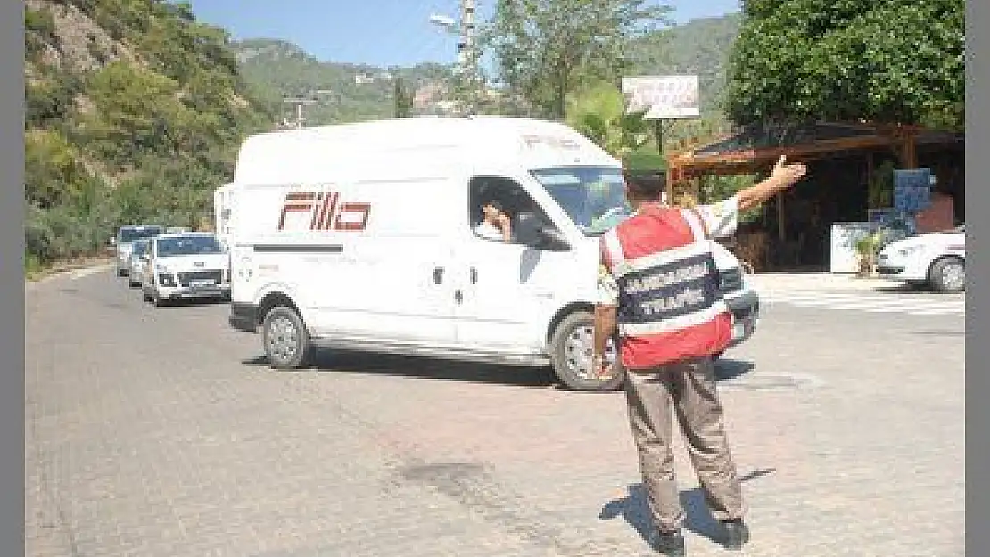 ÖLÜDENİZ'DE TRAFİK YOĞUNLUĞU