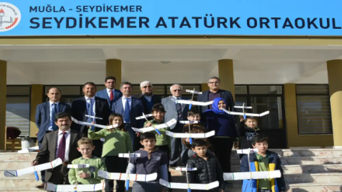 MODEL UÇAK YAPAN ÇOCUKLAR SERTİFİKA ALDI