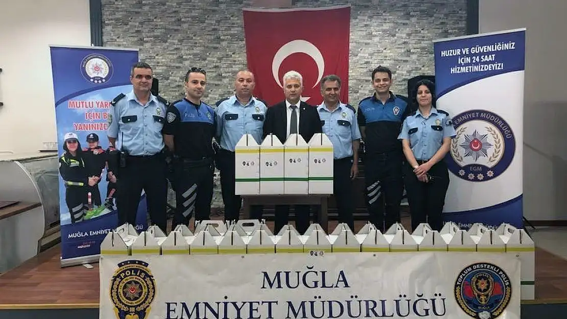 Muğla Polisi'nden ihtiyaç sahiplerine ramazan paketi