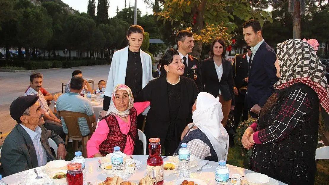 Muğla Jandarmasından şehit aileleri ve gazilere iftar