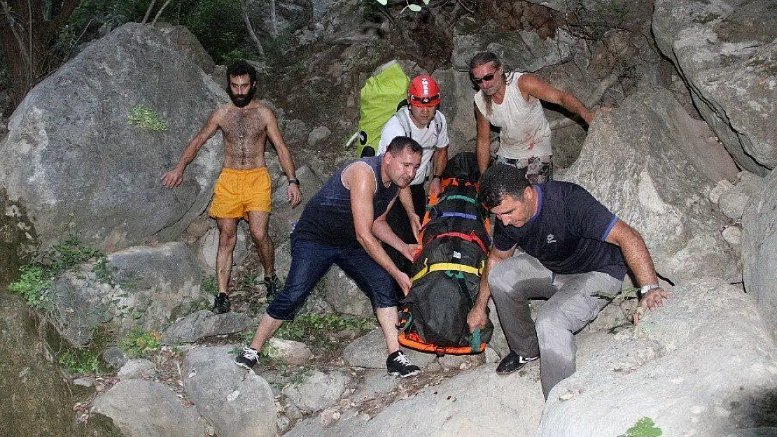 Fethiye'de kayalıklardan düşen Azeri kadın hayatını kaybetti