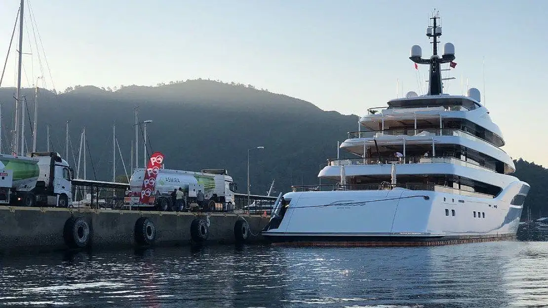 Amerikalı milyarderin lüks yatı, Marmaris'te 200 ton yakıt ikmali yaptı