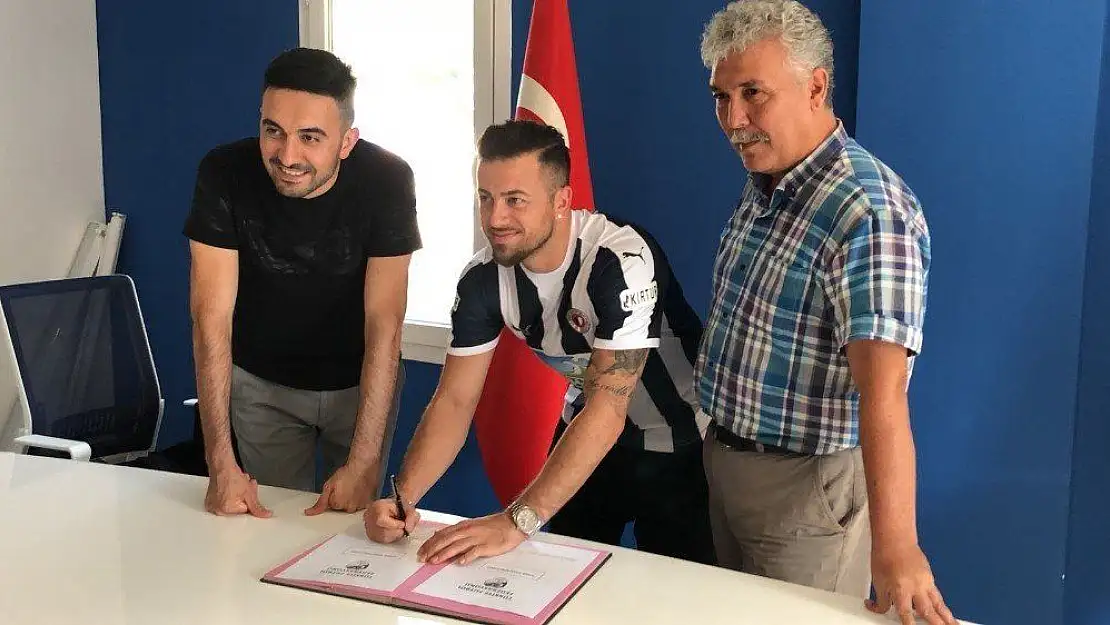 Fethiyespor, Kağan Söylemezgiller'i renklerine bağladı