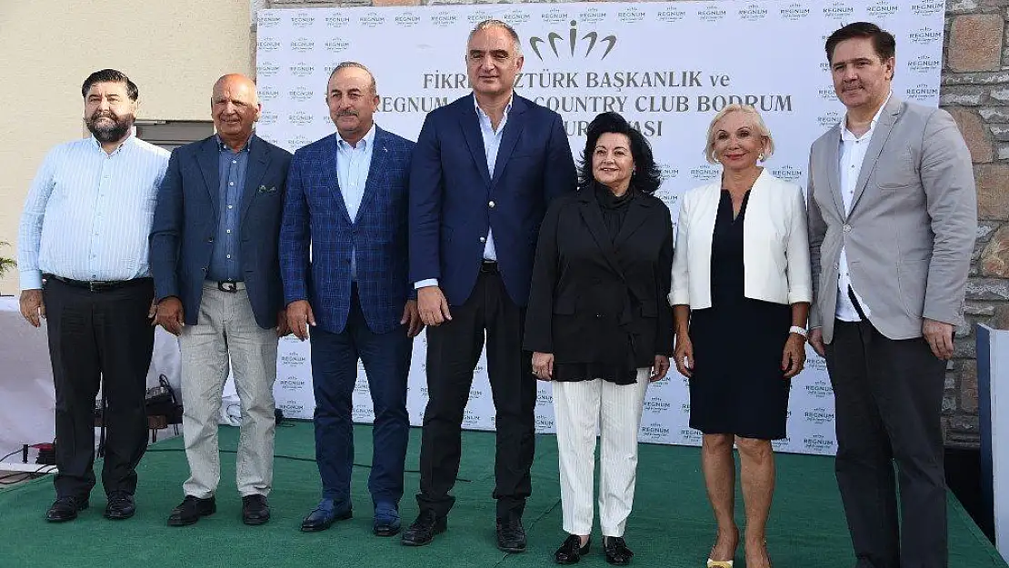 Golf sahasının açılış turnuvasında ödülleri Dışişleri Bakanı Çavuşoğlu ile Kültür ve Turizm Bakanı Ersoy verdi