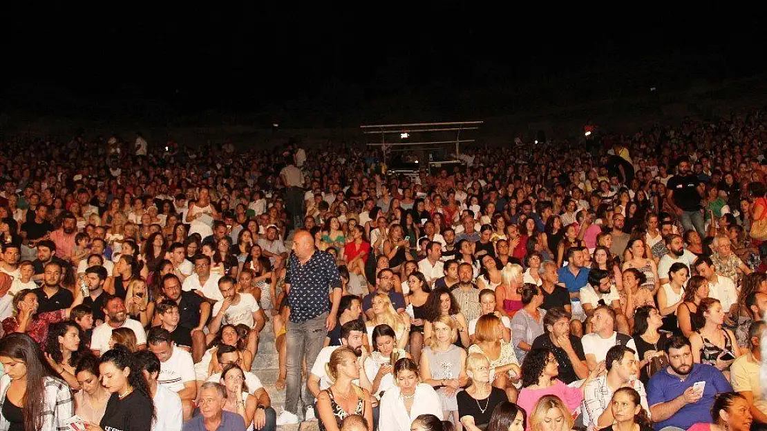 Sıla konserinde adım atacak yer kalmadı