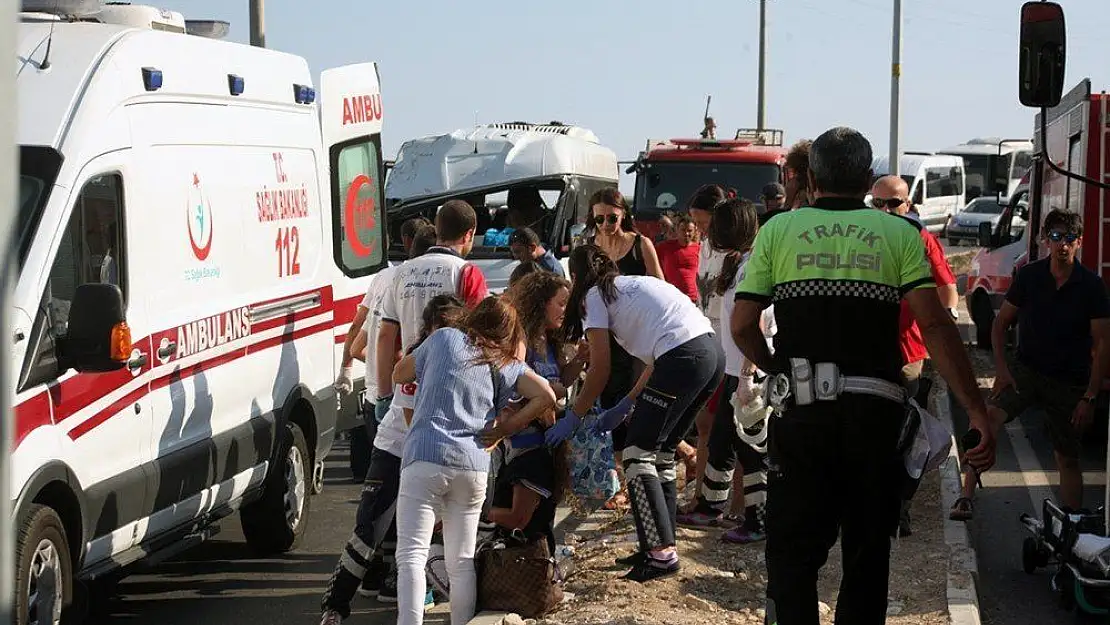 Bodrum'da yolcu minibüsü devrildi: 16 yaralı