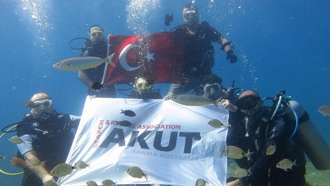 Tekerlekli sandalyeyle dalış yaptı