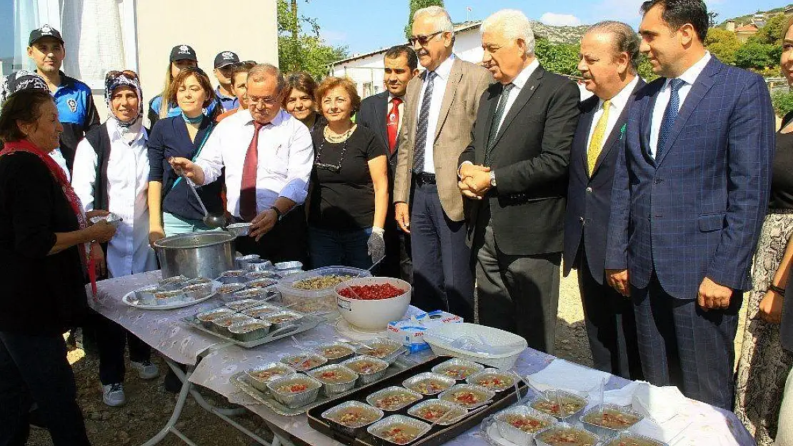 Zihinsel Engelliler Derneğinden aşure etkinliği