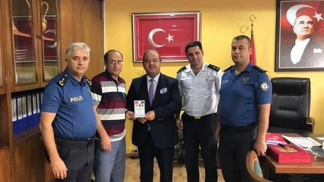 Kaymakam Yıldız başarılı polisi ödüllendirdi