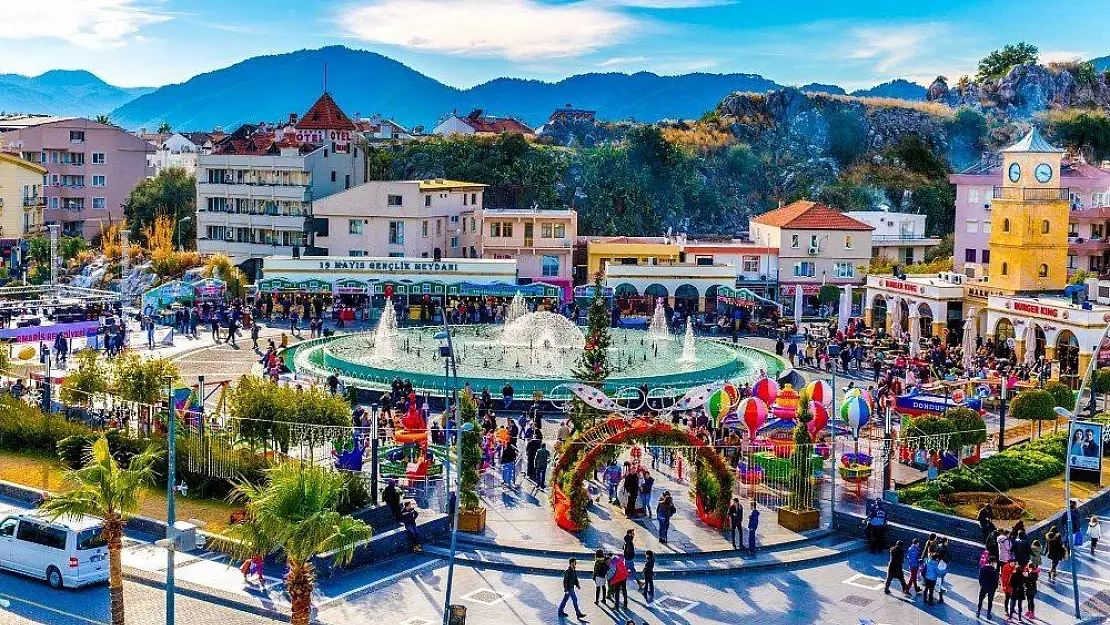 Ayaz Ata ve Noel Baba Marmaris'te buluşuyor