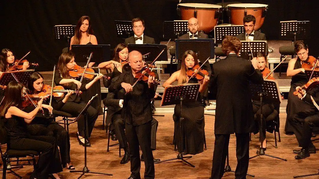 Büyükşehir orkestrası sezonu Mozart ve Beethoven ile açtı