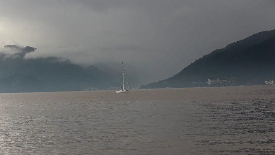 Marmaris Körfezi'nin rengi değişti