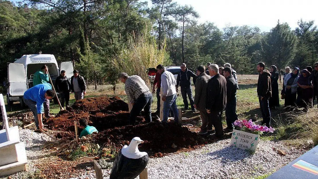 Organlarıyla 3 kişiye umut olan Alman hemşire toprağa verildi