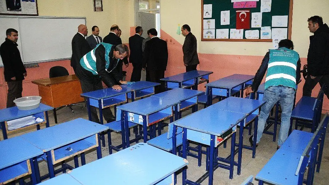 Denetimli Serbestlik Hükümlüleri Okulların Bakımını Yapıyor