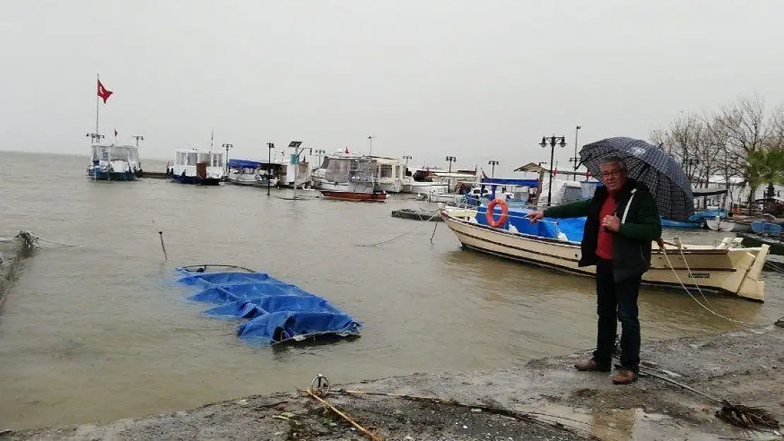 Köyceğiz'de balıkçı teknesi battı