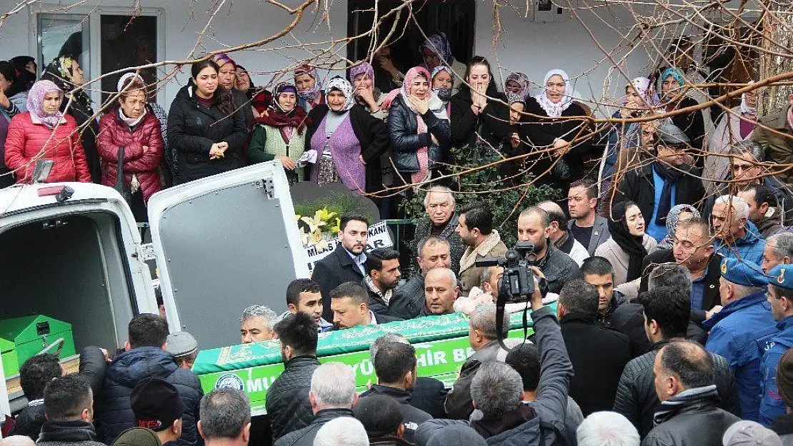 Selde hayatını kaybeden Billur öğretmen gözyaşlarıyla toprağa verildi