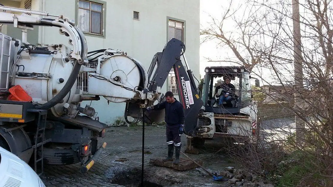 Büyükşehir'den yağışla gelen olumsuzluklara anında müdahale