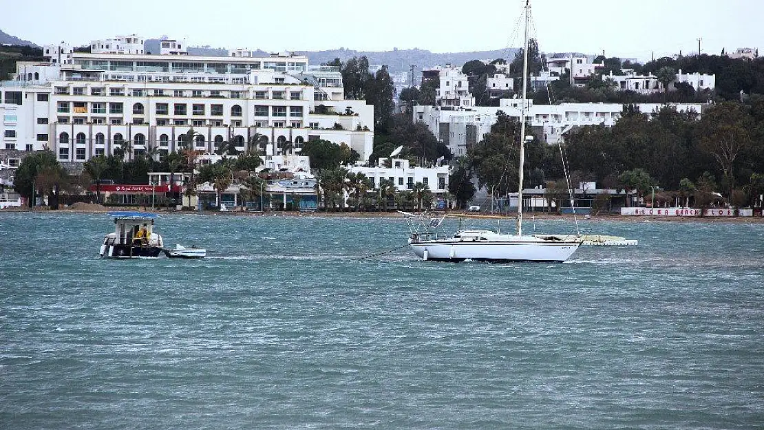 Bodrum'da tekneler battı, araziler sular altında kaldı