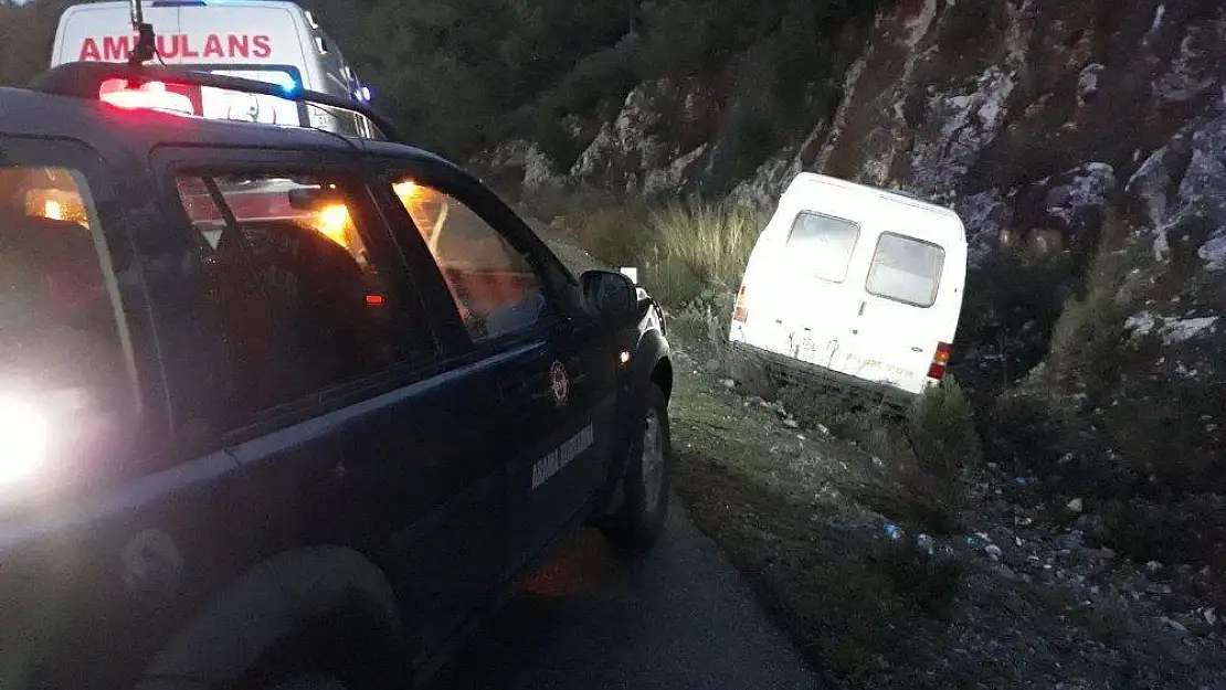 Bodrum'da askerleri taşıyan minibüs kaza yaptı: 3 yaralı