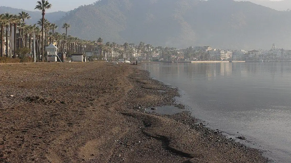 Marmaris'te deniz çekilmesi endişeye neden oldu