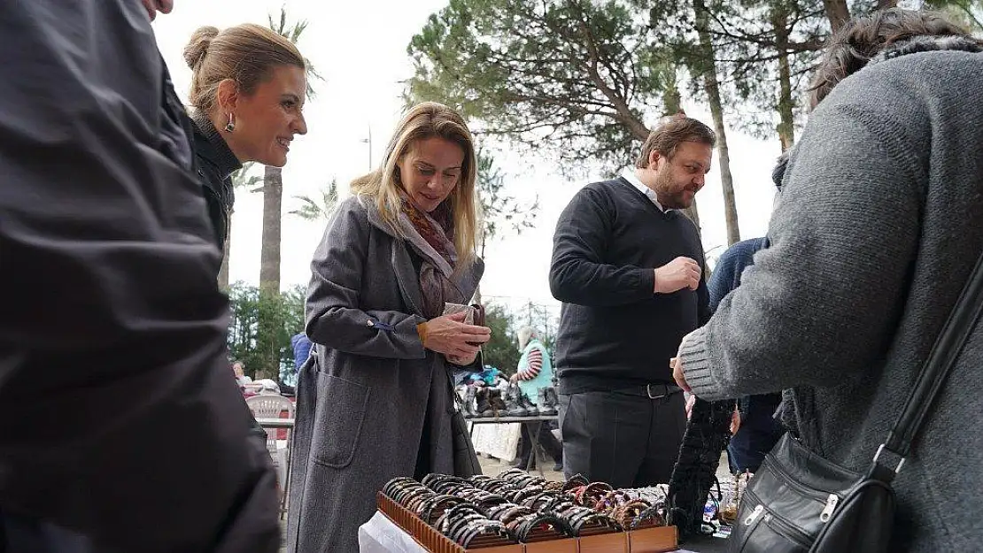 Başkan adayı Yazıcı eşiyle birlikte kermesi ziyaret etti