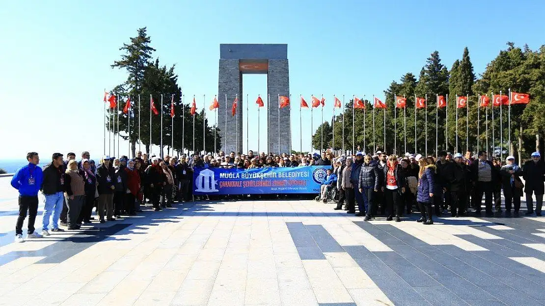 Muğla Büyükşehir Belediyesi 300 kadını Çanakkale'ye götürdü