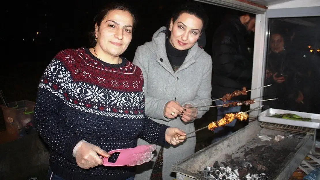 Gündüz ev kadını, gece iş kadını